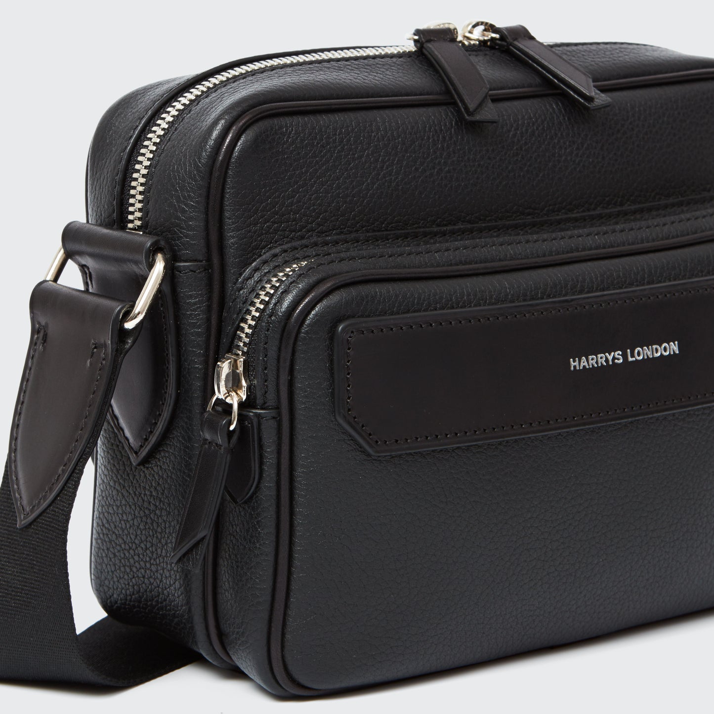 Zipped Messenger Bag Leather Black